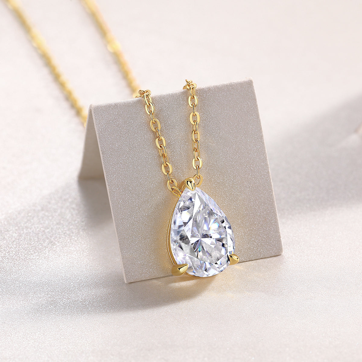 Under The Moon - A Fashionable And Trendy Diamond Pendant Necklace Set With Pear-shaped Moissanite S925 Sterling Silver And Gold Plating