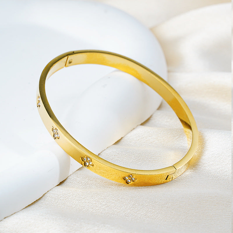 European And American Four-leaf Clover Diamond Bracelet